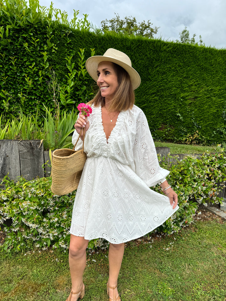 Vestido blanco con bordado inglés VALENTINA