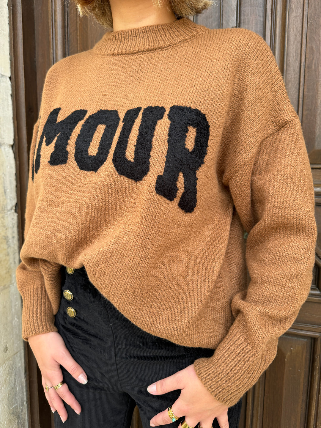 Pull en maille camel AMOUR noir