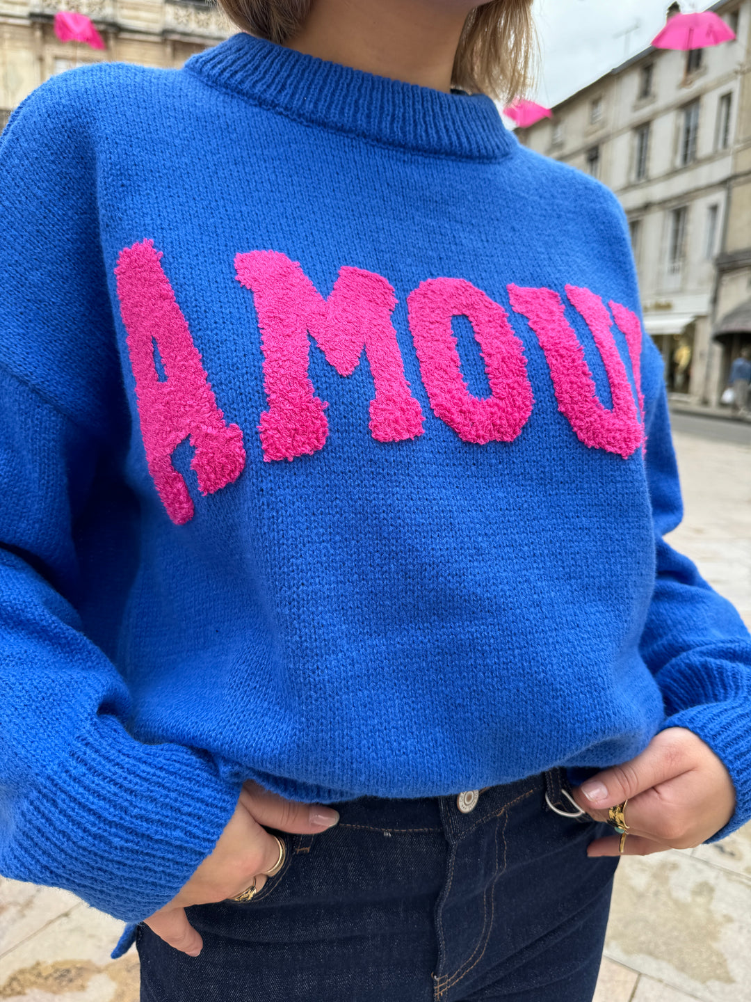 Pull en maille bleu roi AMOUR fuchsia