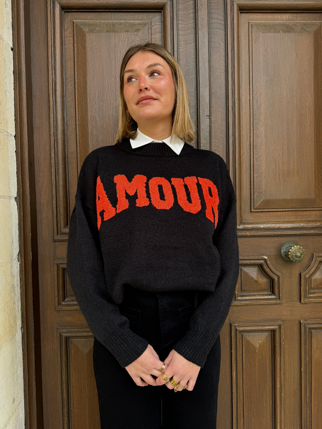 Pull en maille noir AMOUR orange