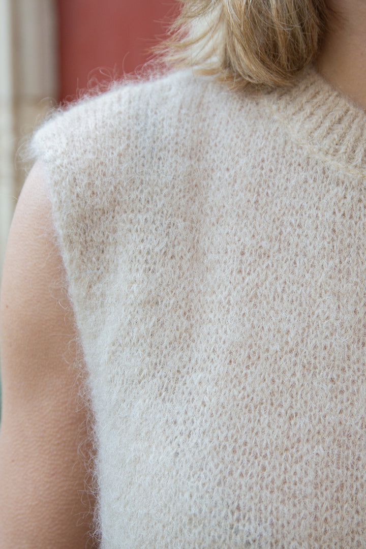 Pull sans manche beige col rond ARIELLA