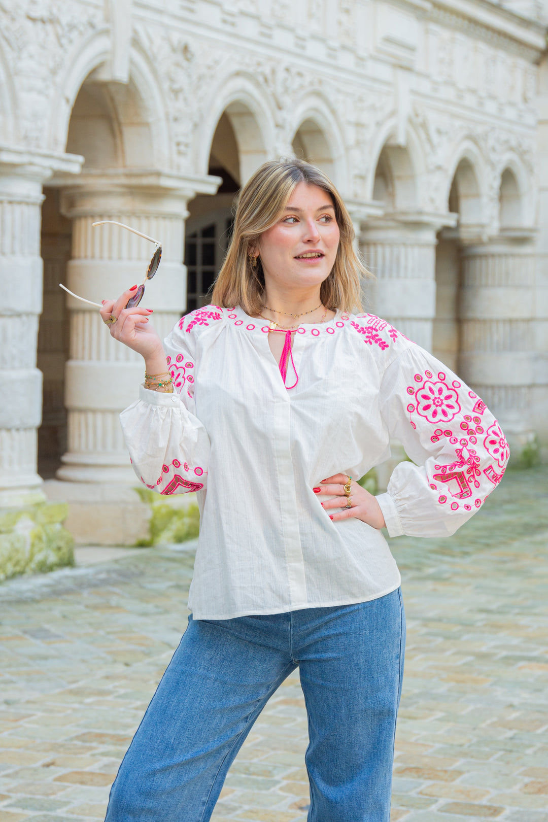 Blouse blanche oversize broderies rose ELENA