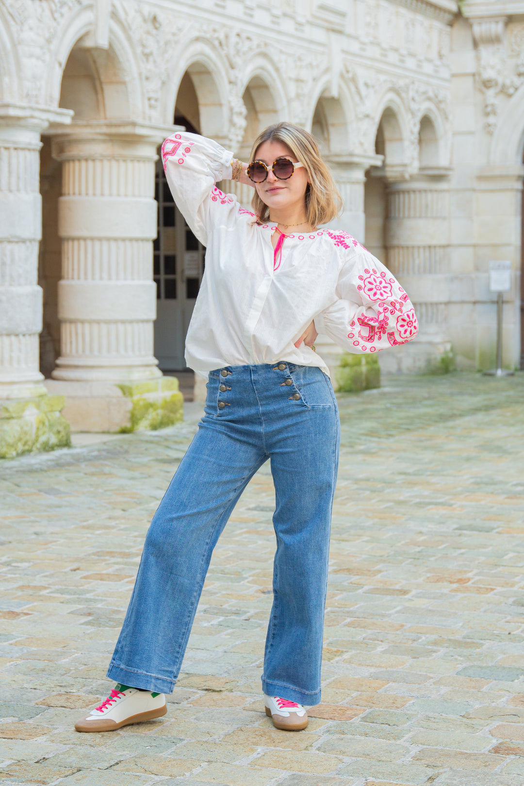 Blouse blanche oversize broderies rose ELENA