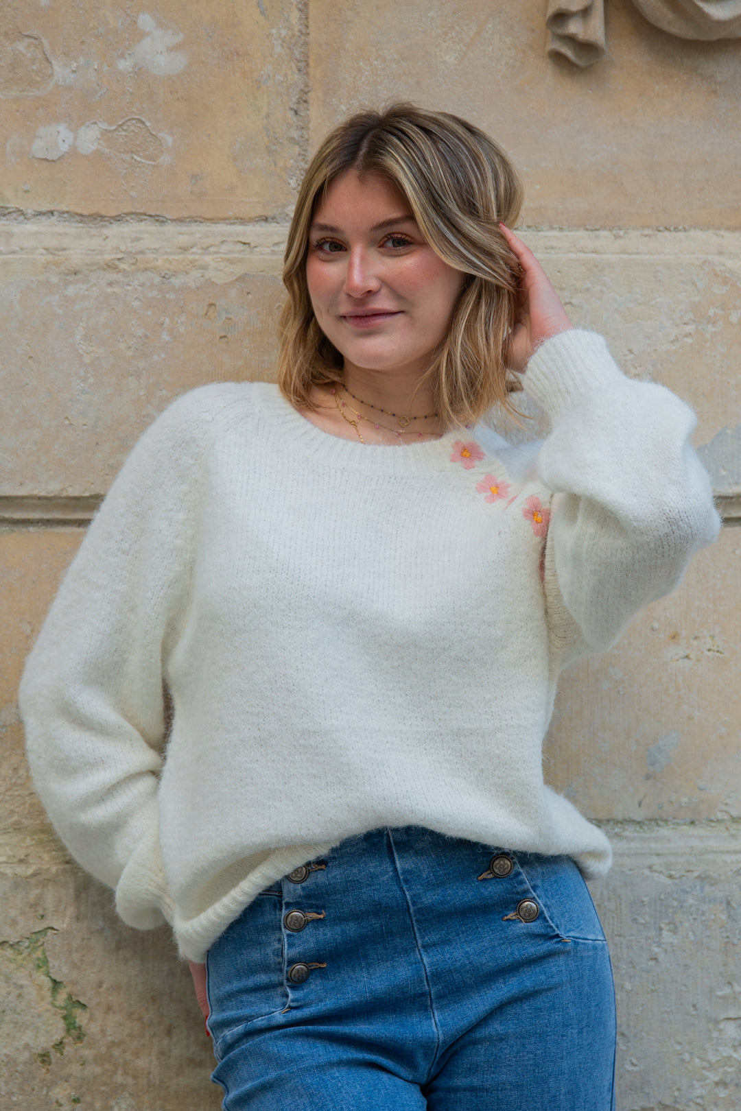 BARBARA weißer Pullover mit rosa Gänseblümchen