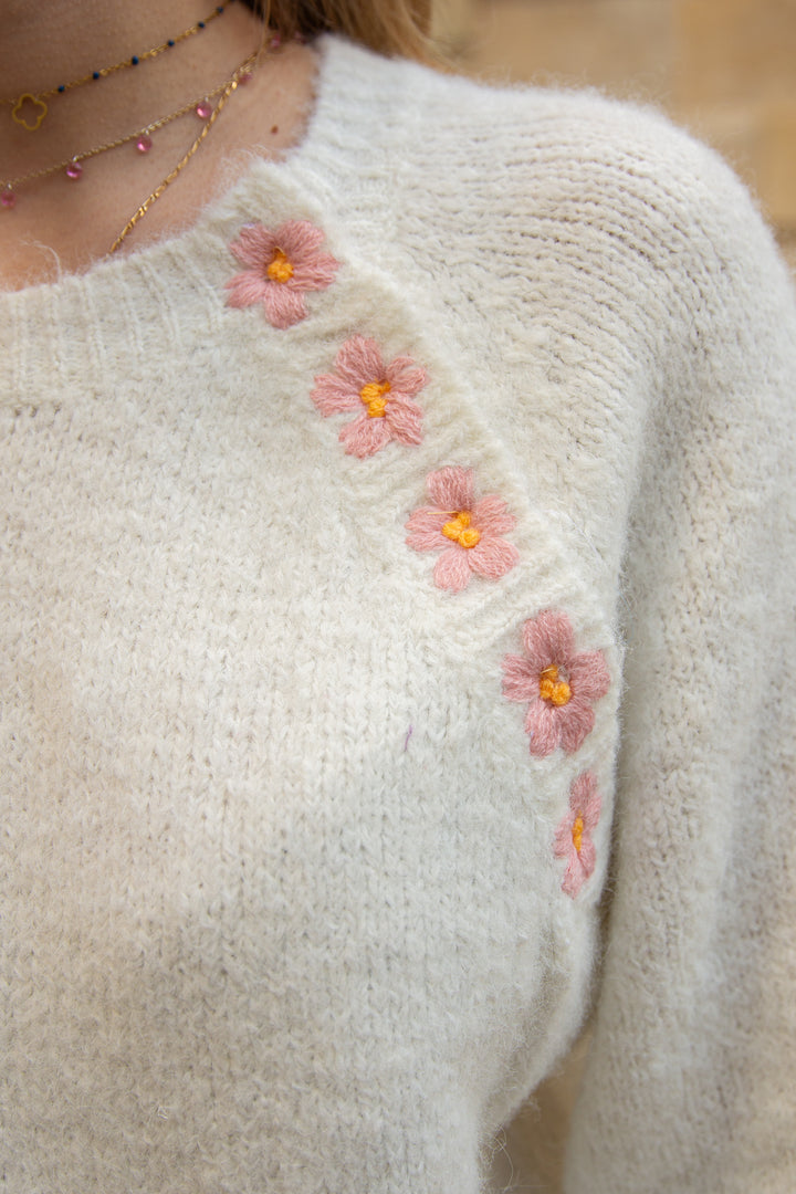 BARBARA weißer Pullover mit rosa Gänseblümchen