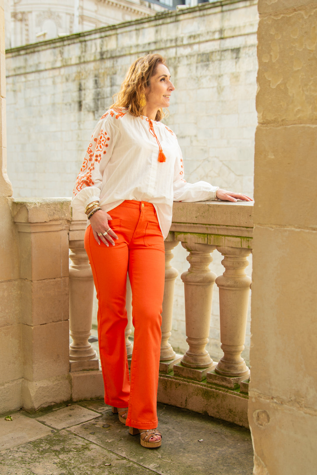 Blouse blanche oversize broderies orange ELENA