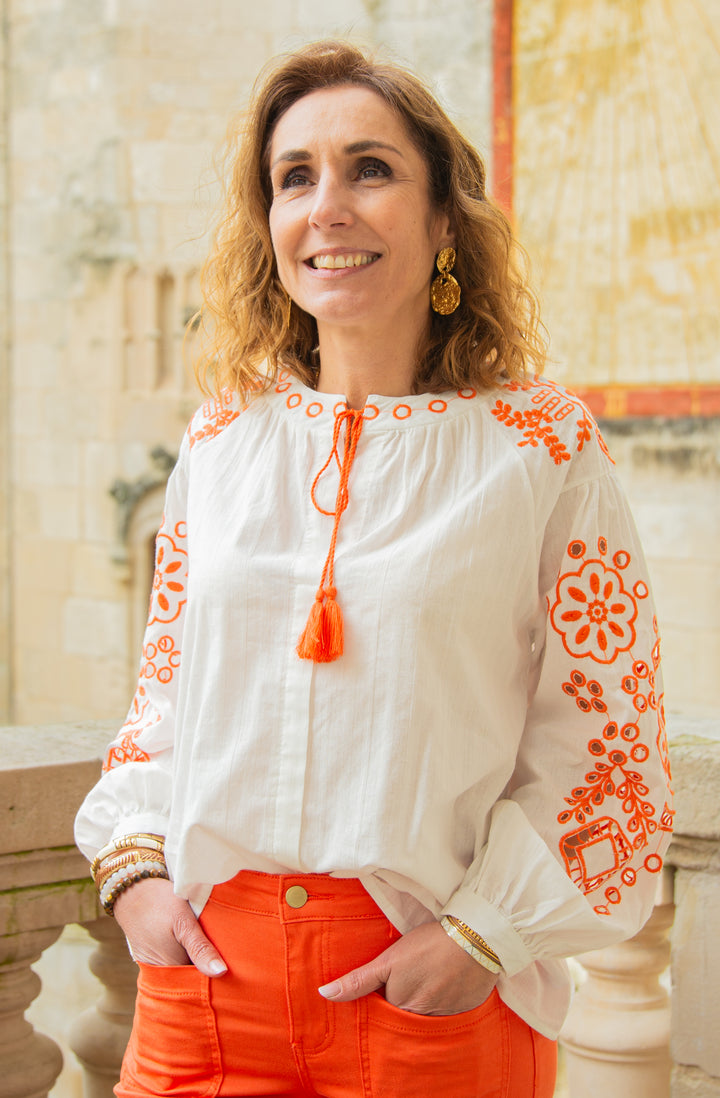 Blouse blanche oversize broderies orange ELENA