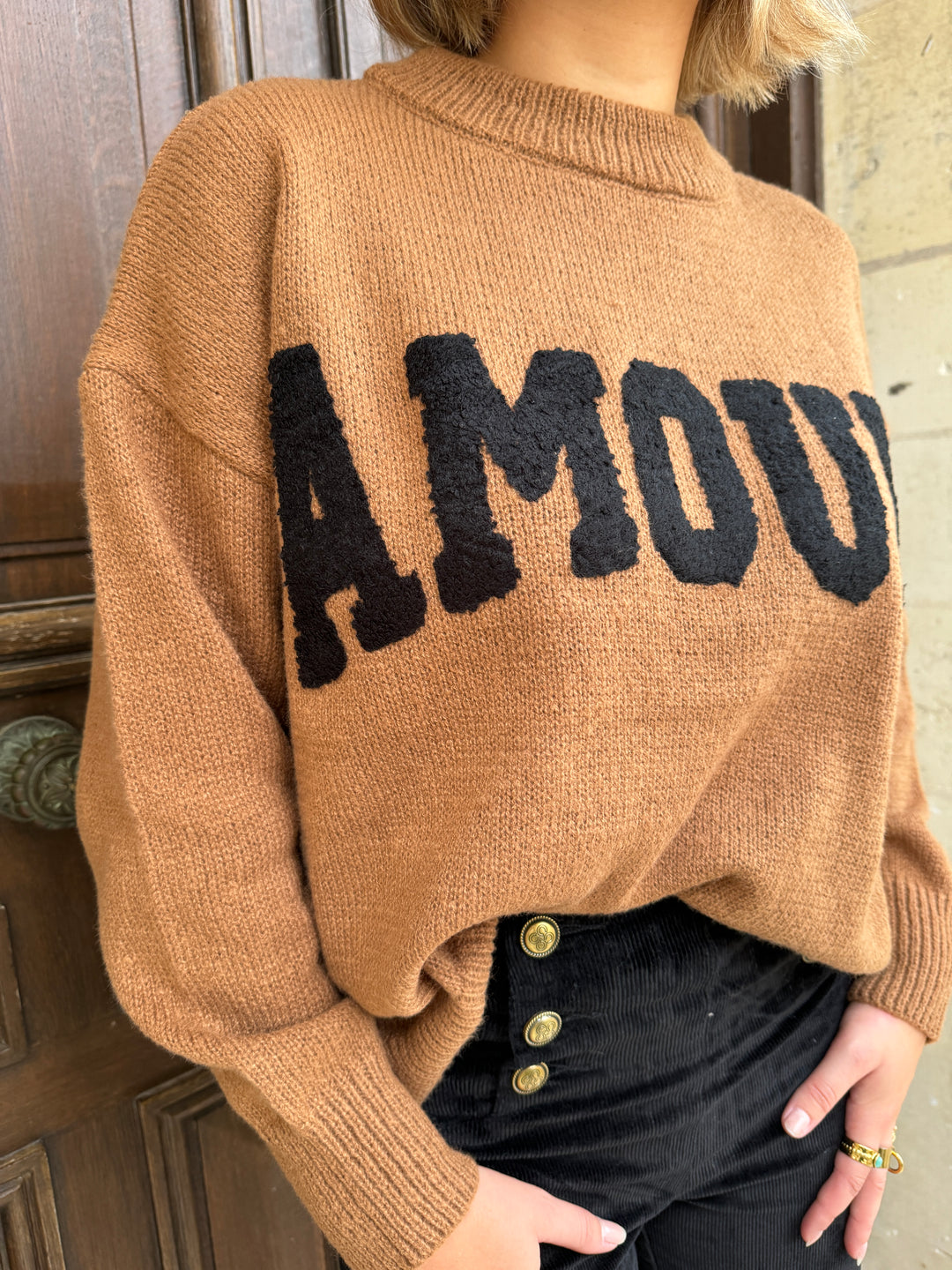 Pull en maille camel AMOUR noir