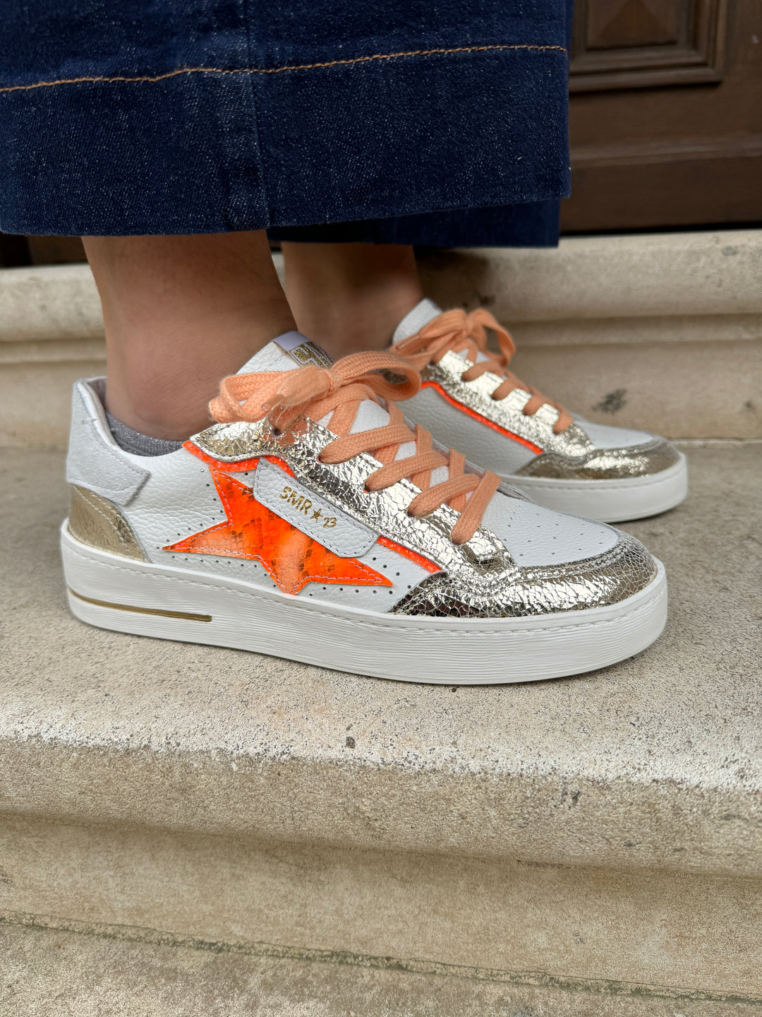 Weißer Sneaker mit orangefarbenem Stern ALE B712 Semerdjian