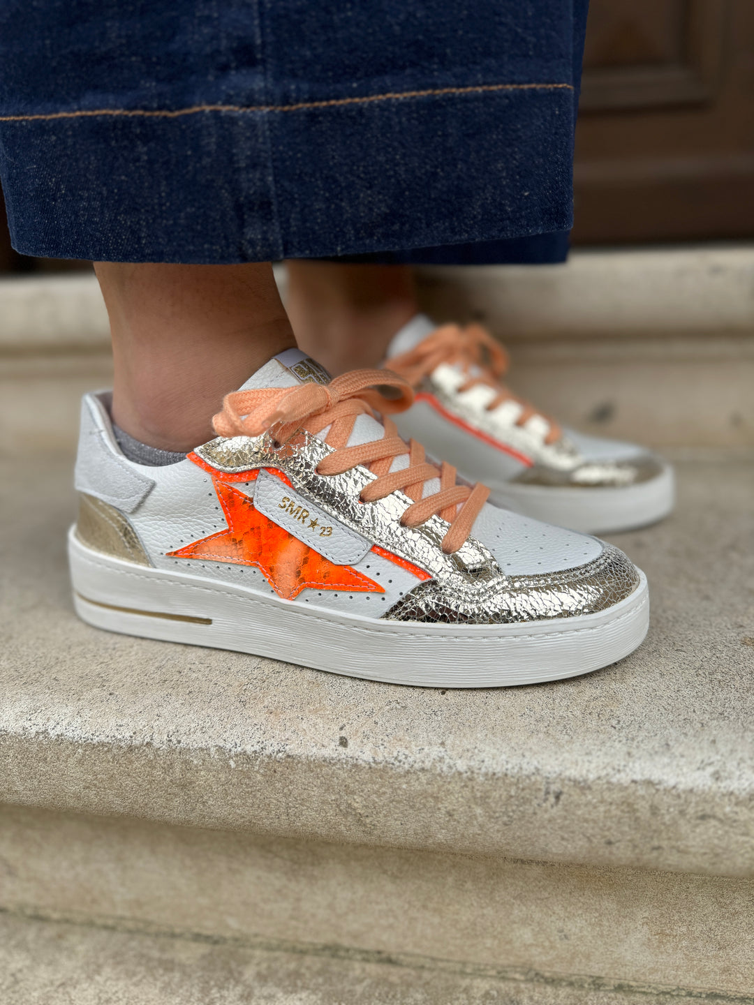 Weißer Sneaker mit orangefarbenem Stern ALE B712 Semerdjian