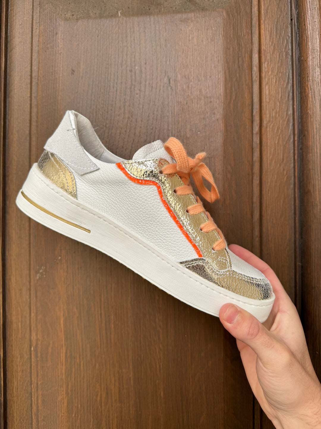 Weißer Sneaker mit orangefarbenem Stern ALE B712 Semerdjian