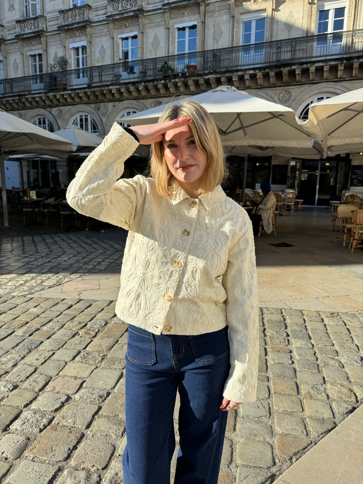 Chaqueta beige con bordado floral CRISTINA