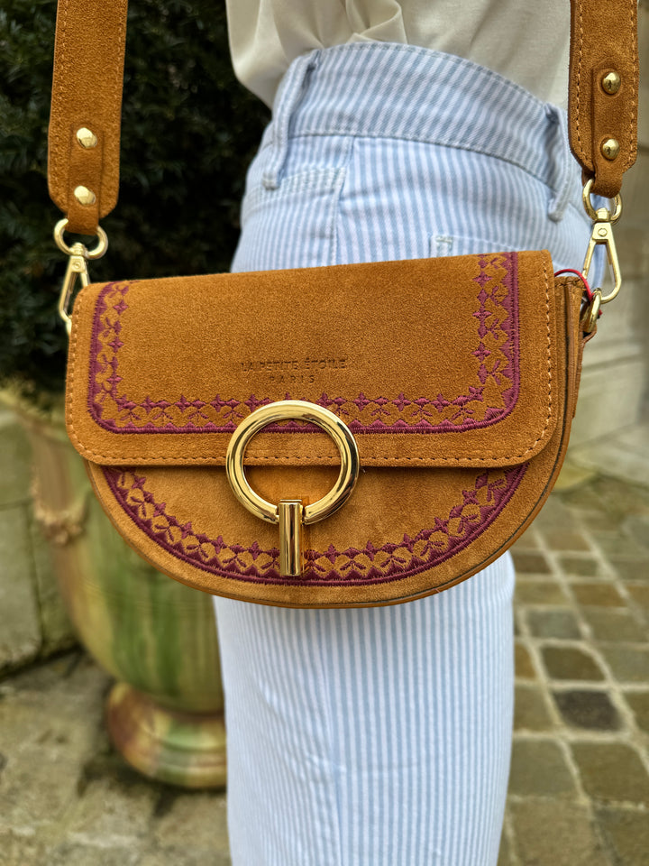 Sac camel en daim broderies bohème fuchsia JIM La Petite Étoile