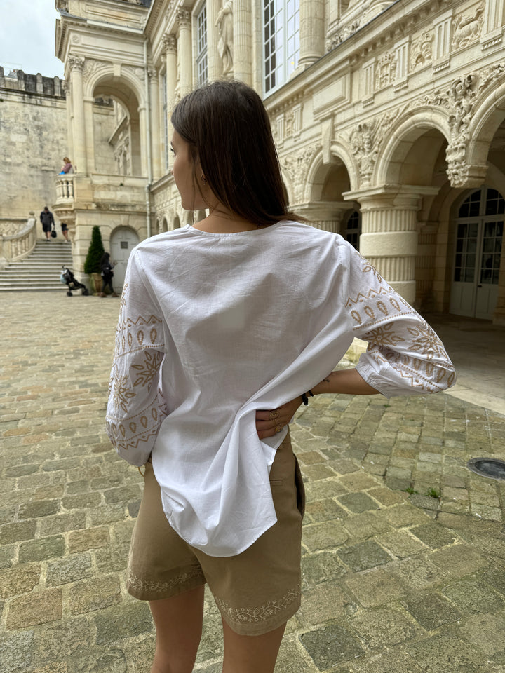 Blusa bohemia blanca con bordado camel JULIETTE