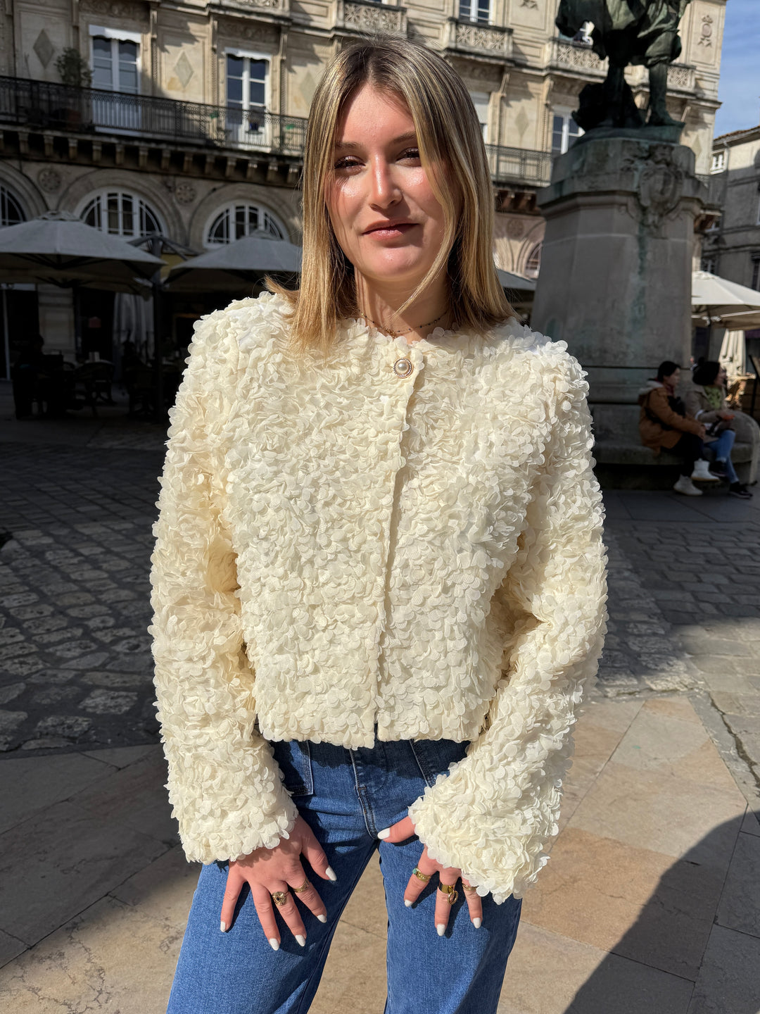 Veste écru fleurs en relief AMELIA