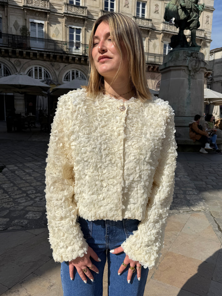 Veste écru fleurs en relief AMELIA