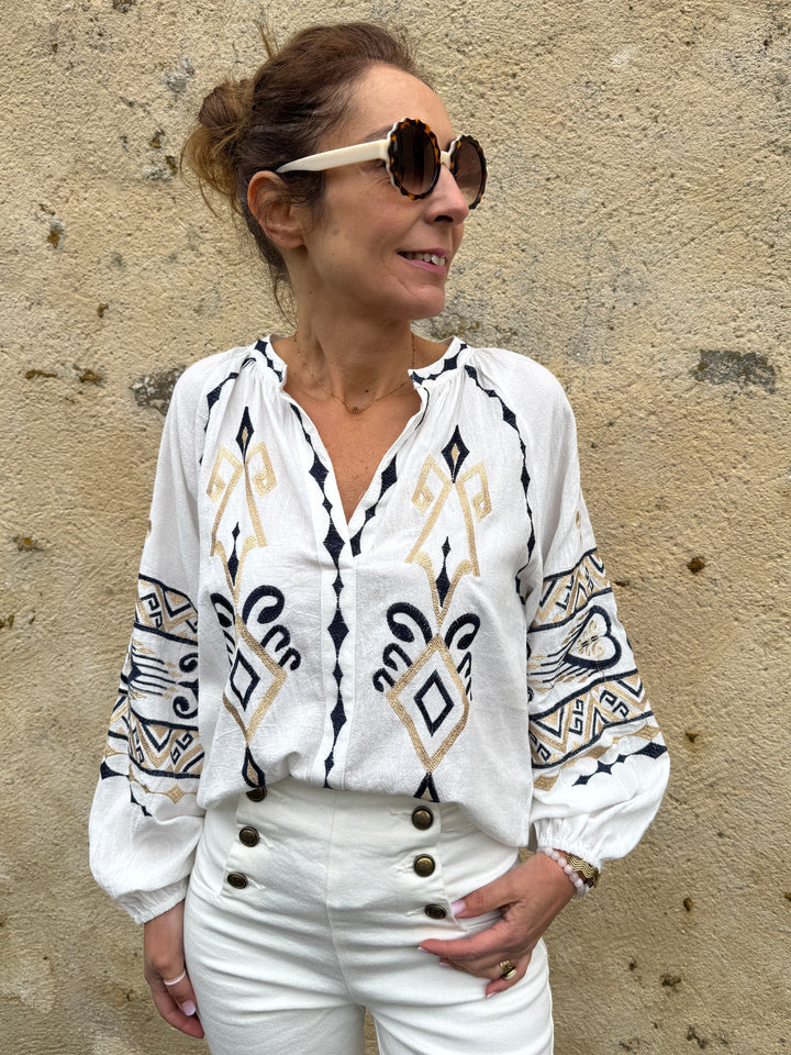 Blouse blanche broderies marine et et or EVA