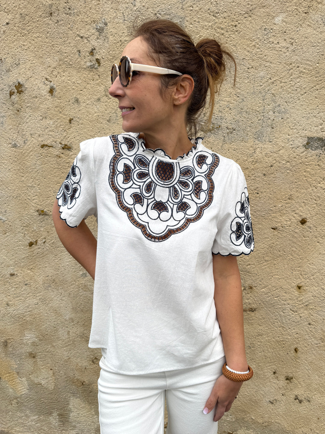 Tee-shirt blanc broderies marine GABIE