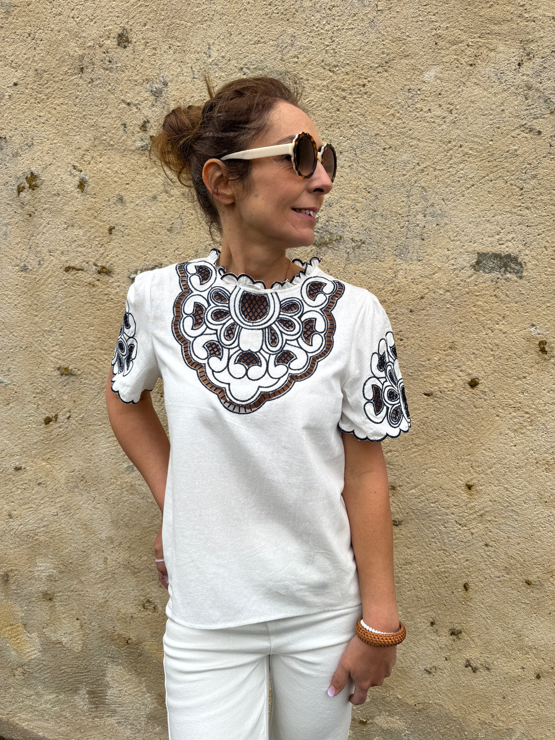 Tee-shirt blanc broderies marine GABIE