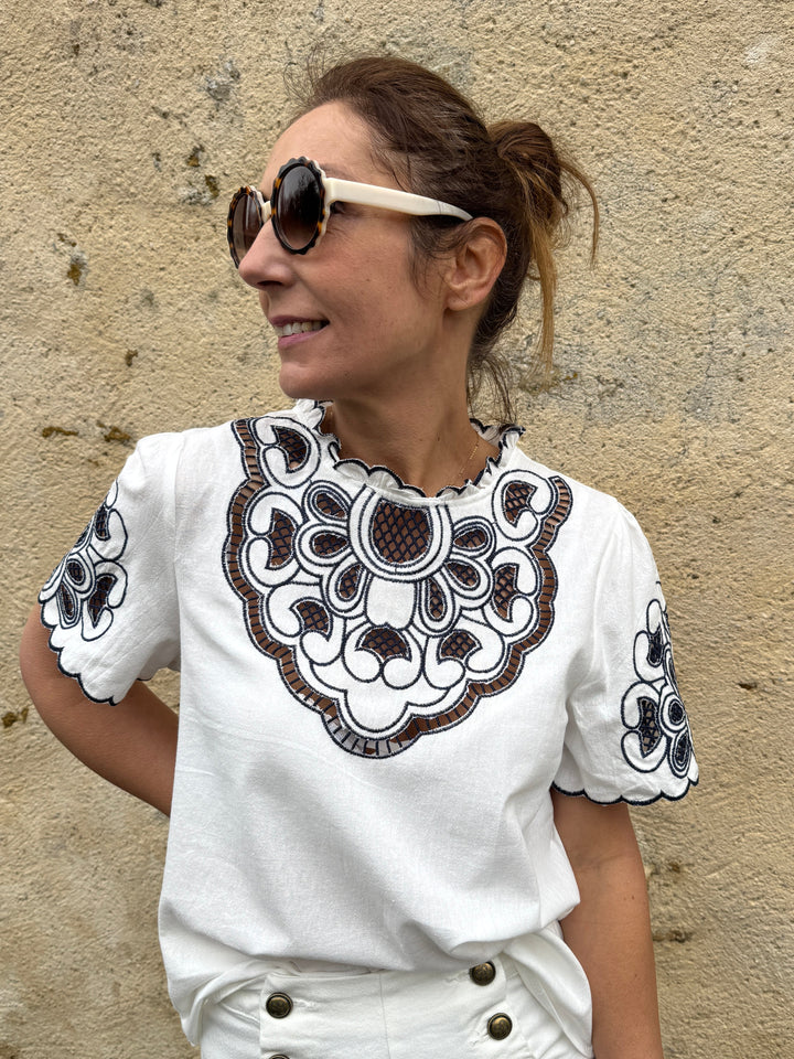 Tee-shirt blanc broderies marine GABIE