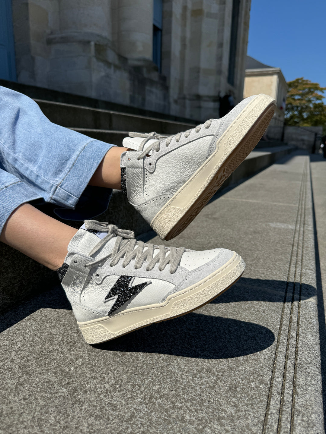 Baskets en cuir blanche montantes avec éclair à paillettes noir BRAGA A570