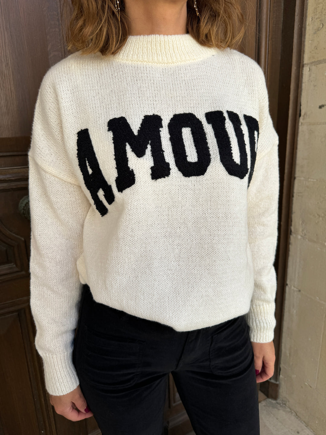 Pull en maille blanc AMOUR noir