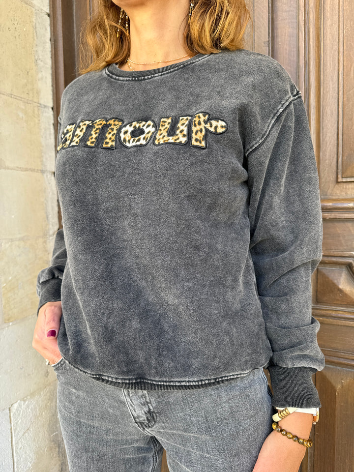 Sweat gris délavé AMOUR léopard