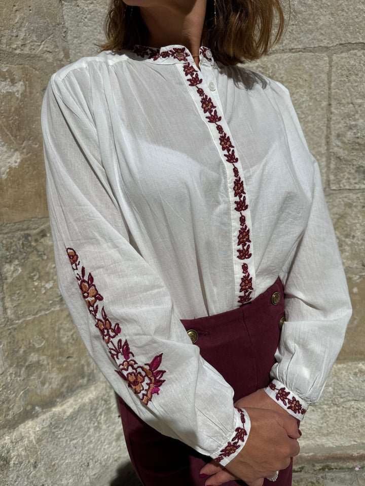 Blusa blanca con bordado burdeos BERLIA La Petite Etoile