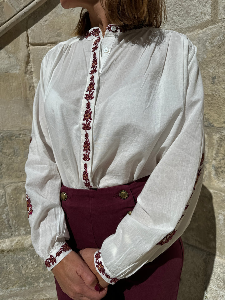 Blusa blanca con bordado burdeos BERLIA La Petite Etoile