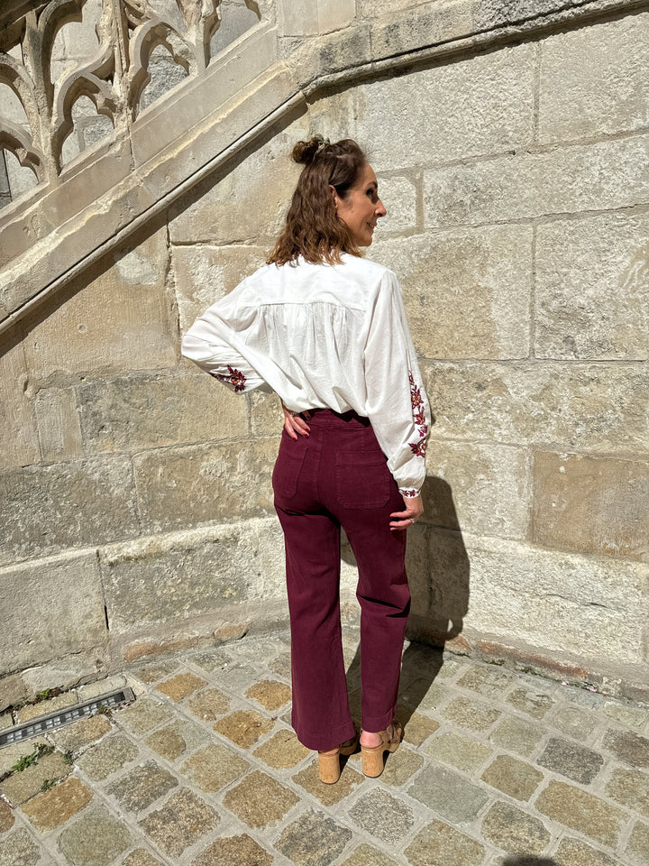 Blusa blanca con bordado burdeos BERLIA La Petite Etoile