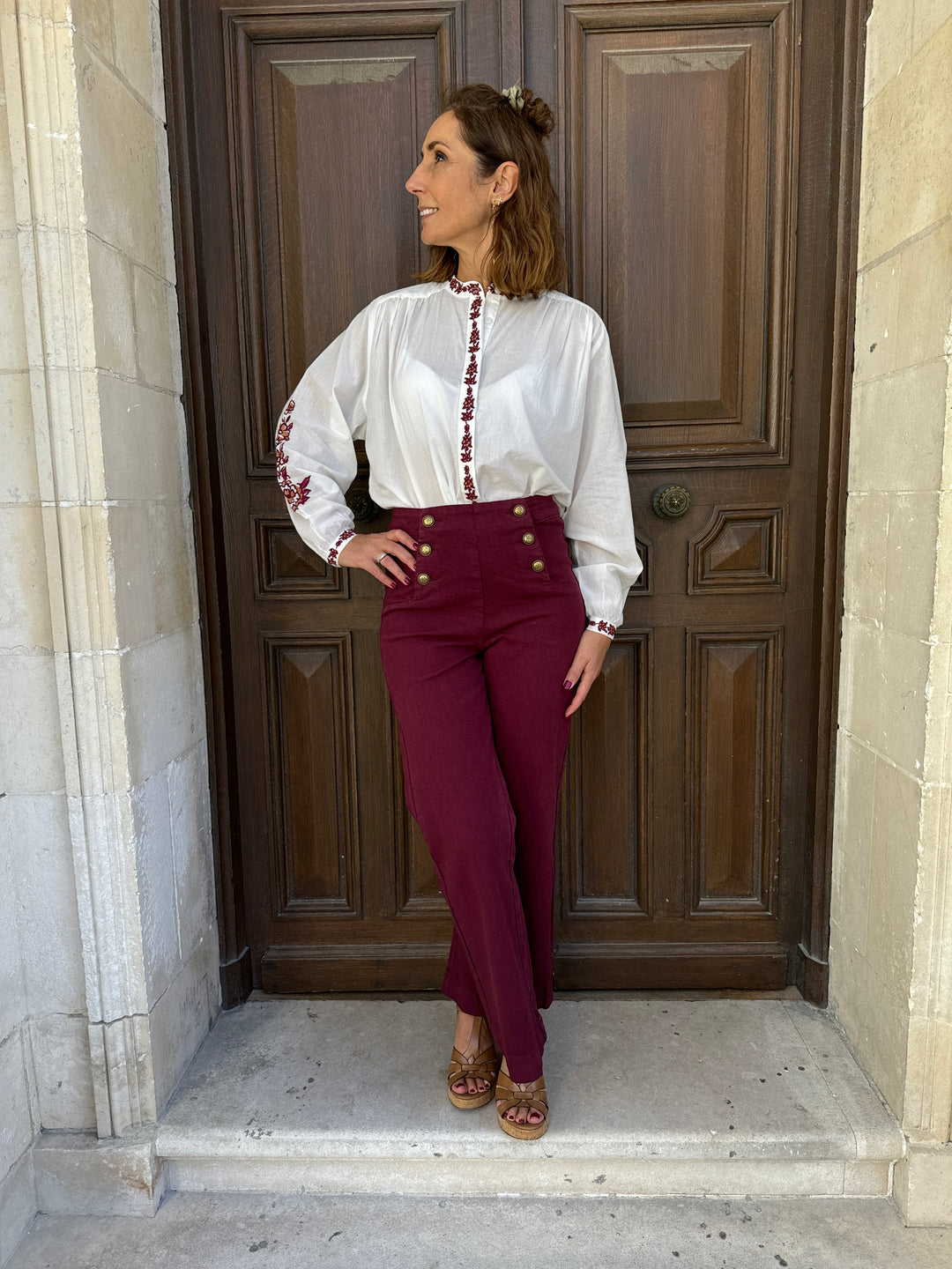 Blusa blanca con bordado burdeos BERLIA La Petite Etoile