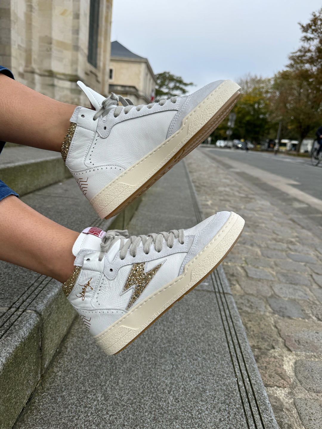 Weiße High-Top-Sneakers aus Leder mit goldenem Glitzer-Blitz BRAGA B690 Semerdjian