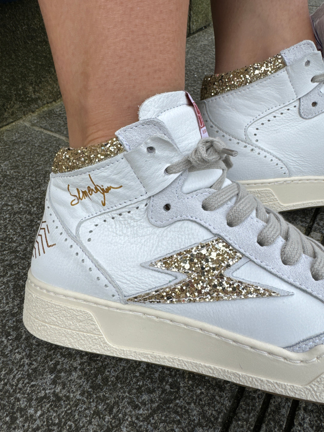 Weiße High-Top-Sneakers aus Leder mit goldenem Glitzer-Blitz BRAGA B690 Semerdjian