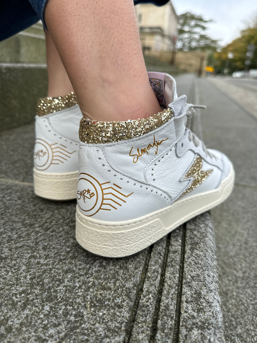 Weiße High-Top-Sneakers aus Leder mit goldenem Glitzer-Blitz BRAGA B690 Semerdjian