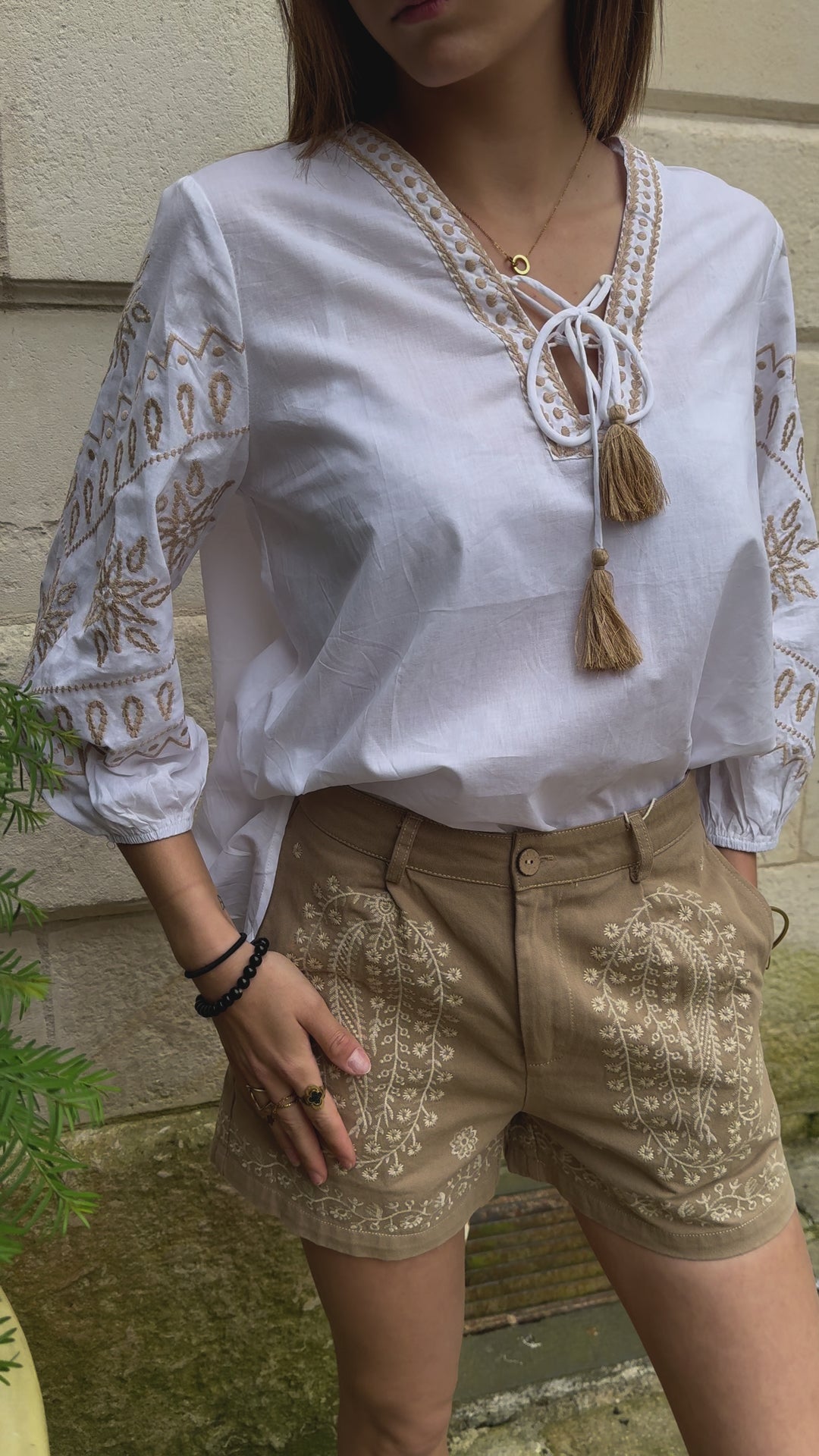 Blusa bohemia blanca con bordado camel JULIETTE