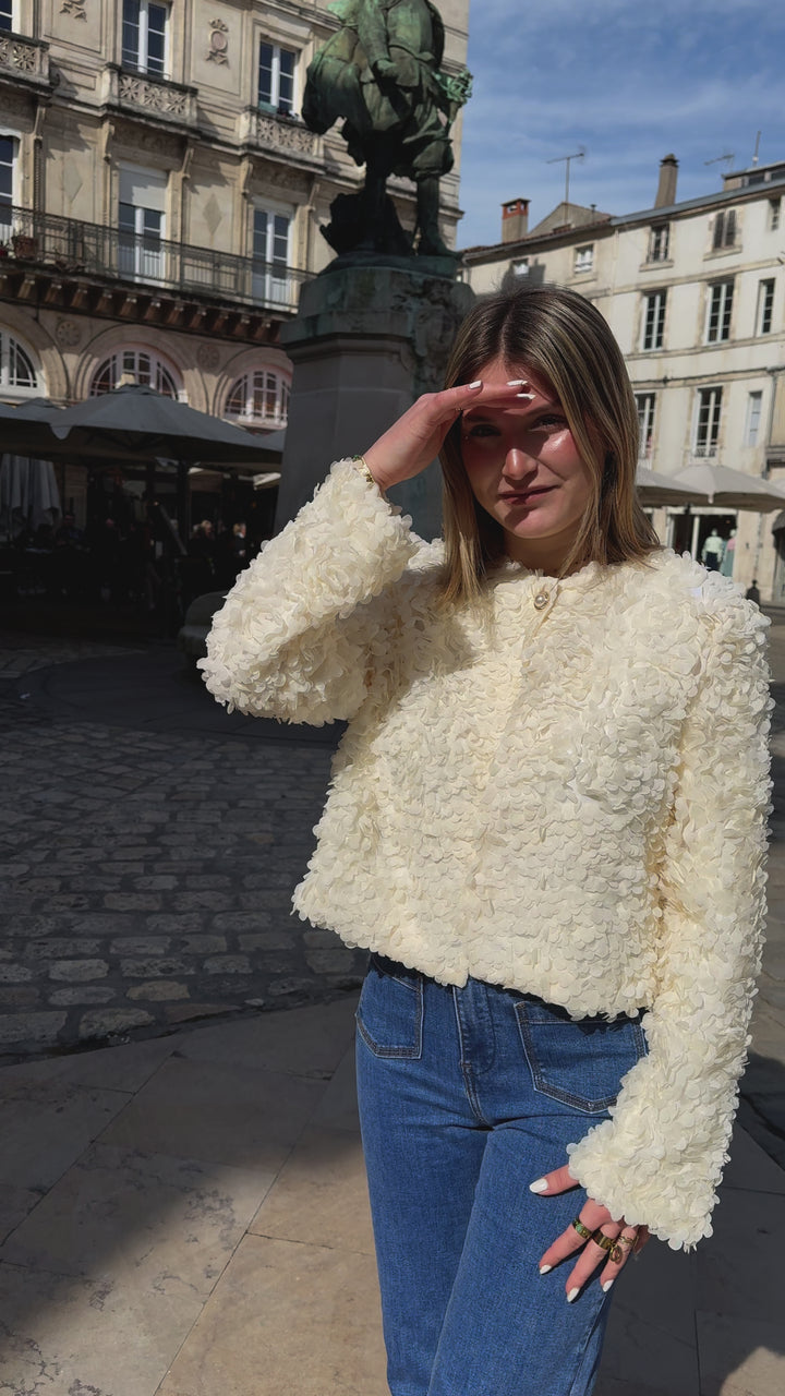 Veste écru fleurs en relief AMELIA